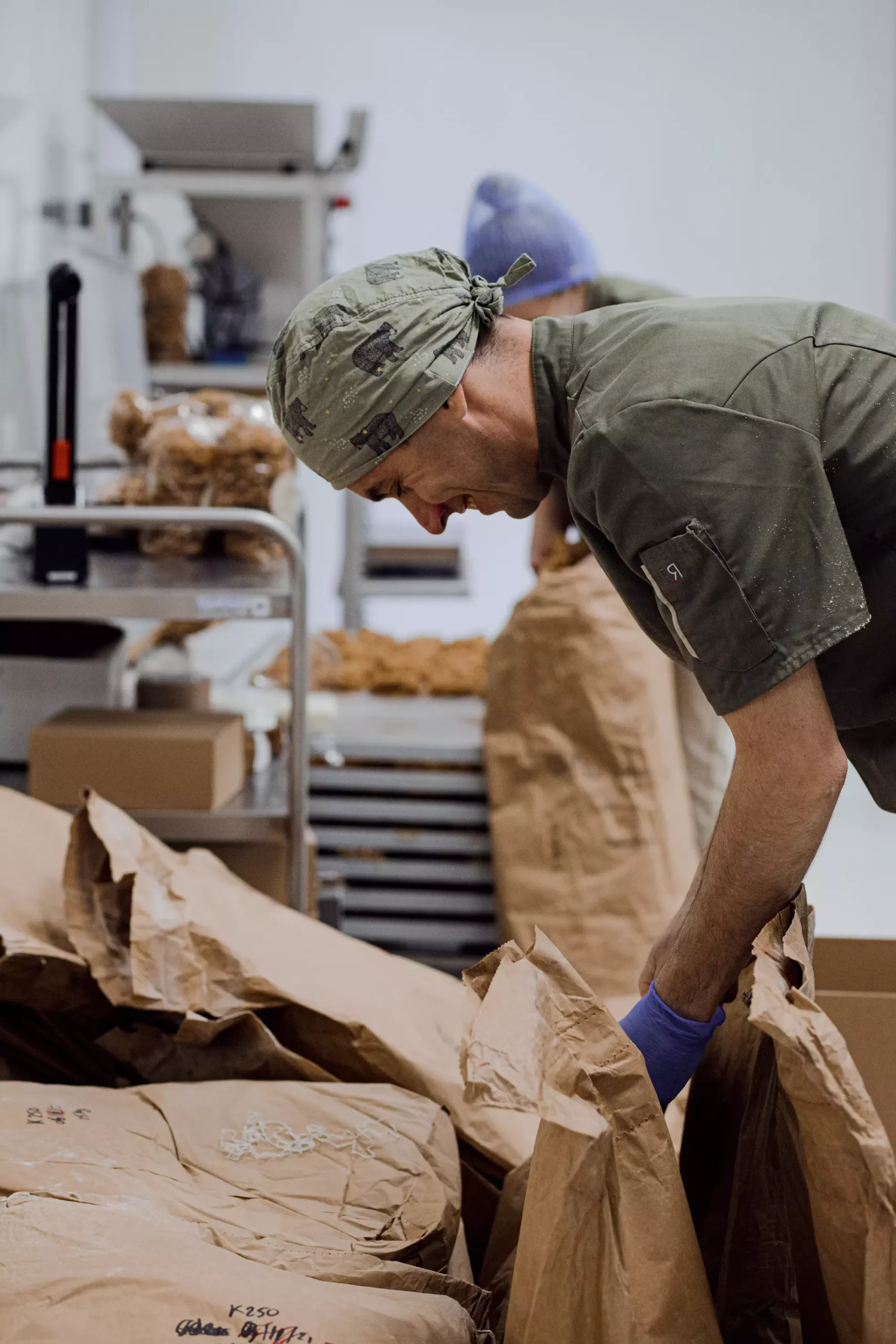sac de farine de 25kg à introduire dans la machine