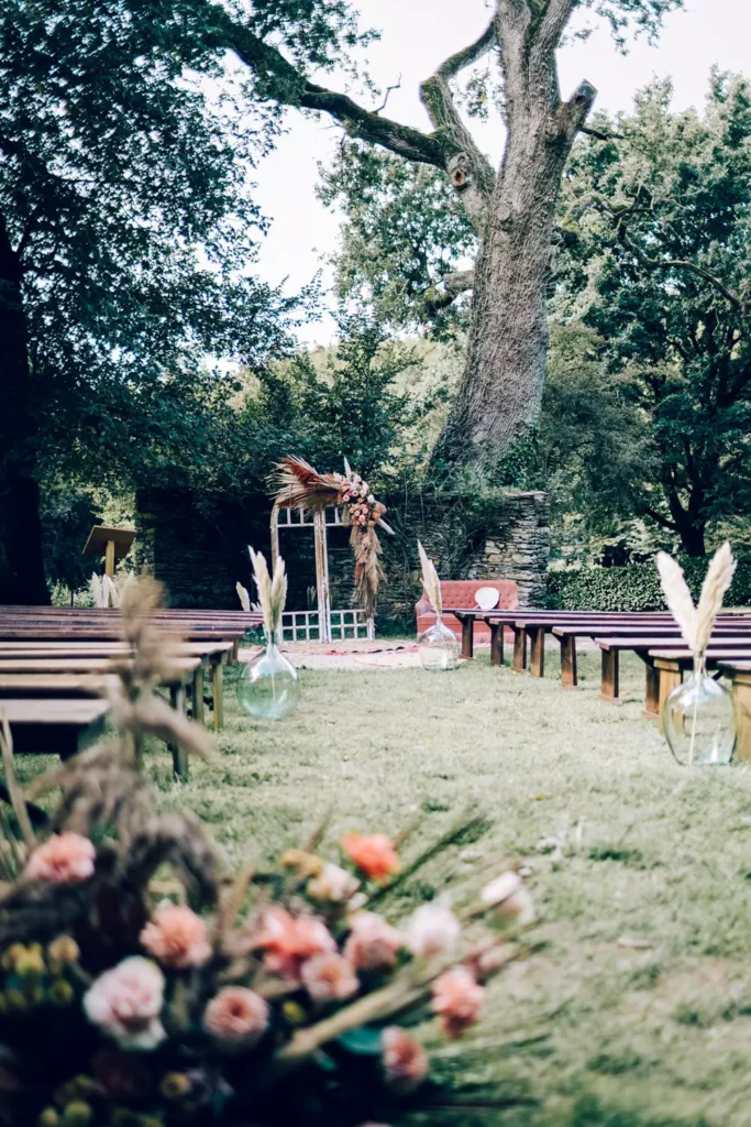 Cérémonie laïque, en extérieur dans un domaine en Bretagne pour un mariage