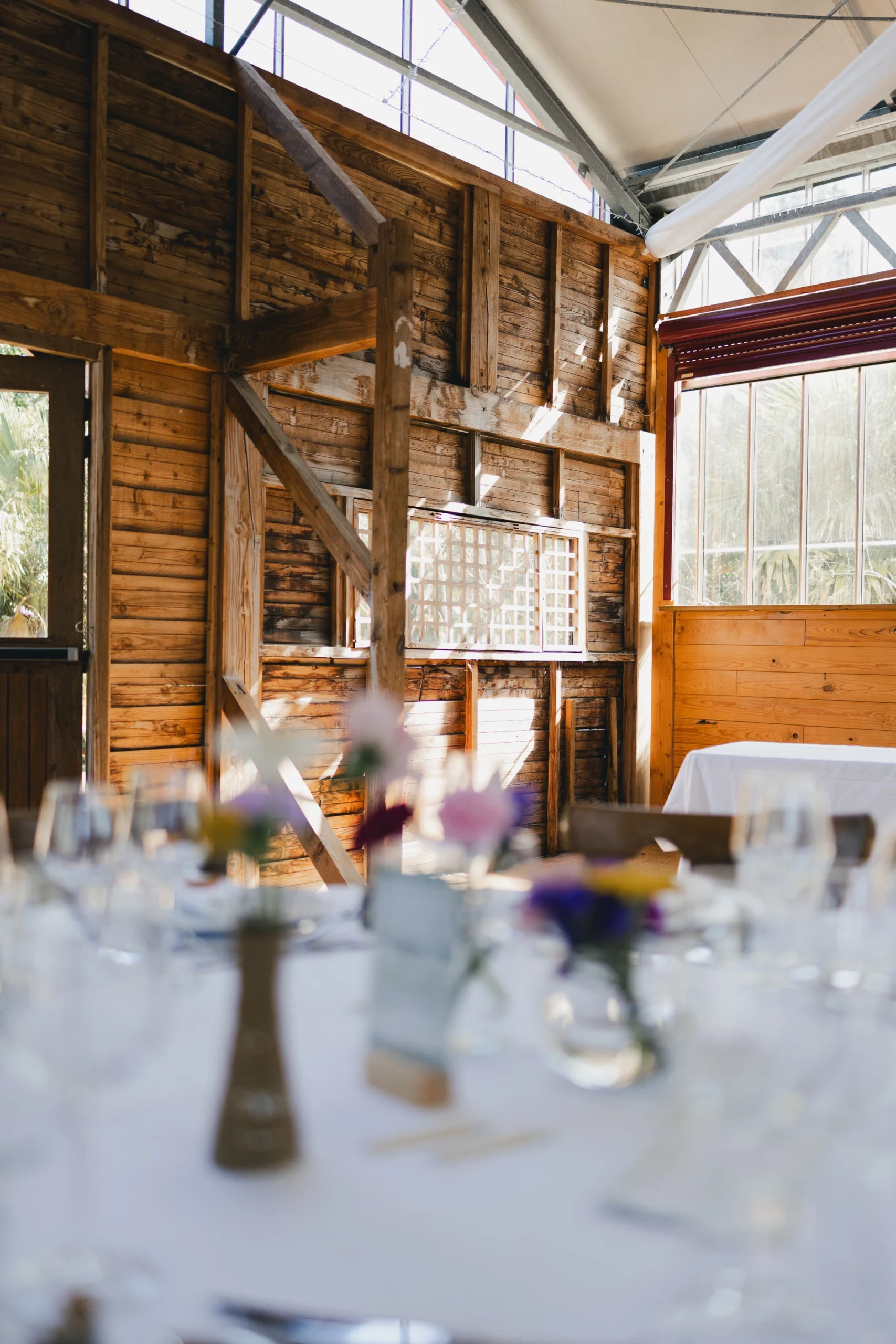 L'intérieur de la salle de réception des Serres de Rospico.